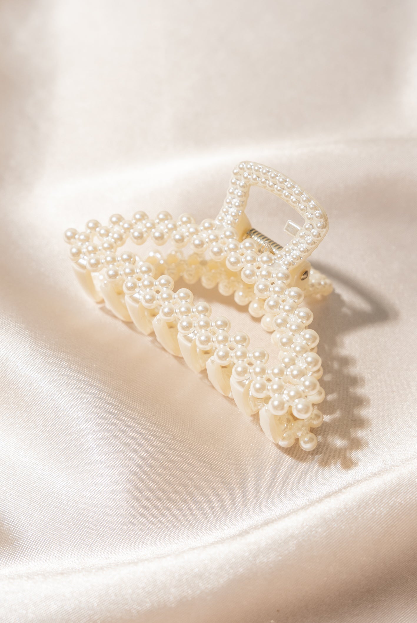 Pearls hair clip